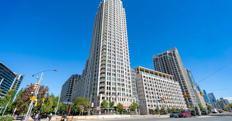 2103-628 Fleet Street, Toronto, ON, M5V 1A8
