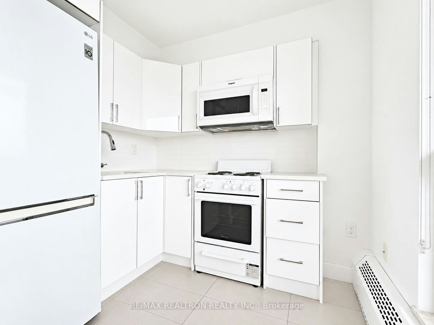 2414-666 Spadina Avenue, Toronto, ON, M5S 2H8 - 4