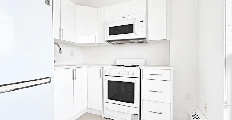 2414-666 Spadina Avenue, Toronto, ON, M5S 2H8 - 4