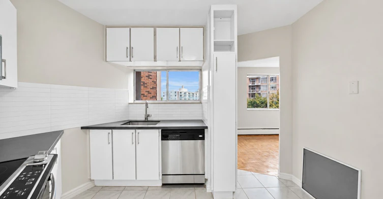 1104-9 Deer Park Crescent, Toronto, ON, M4V 2C4 - 7