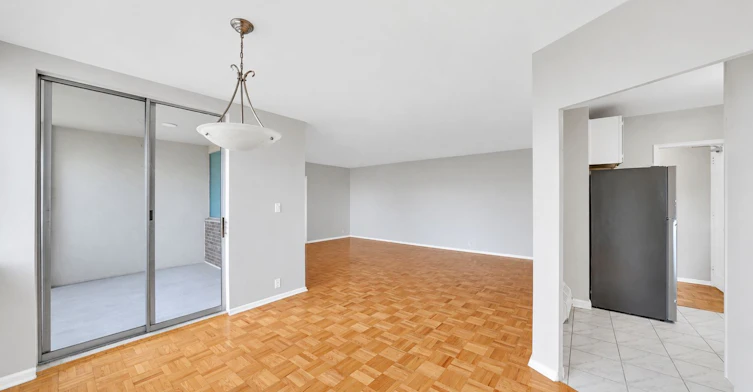 1104-9 Deer Park Crescent, Toronto, ON, M4V 2C4 - 3