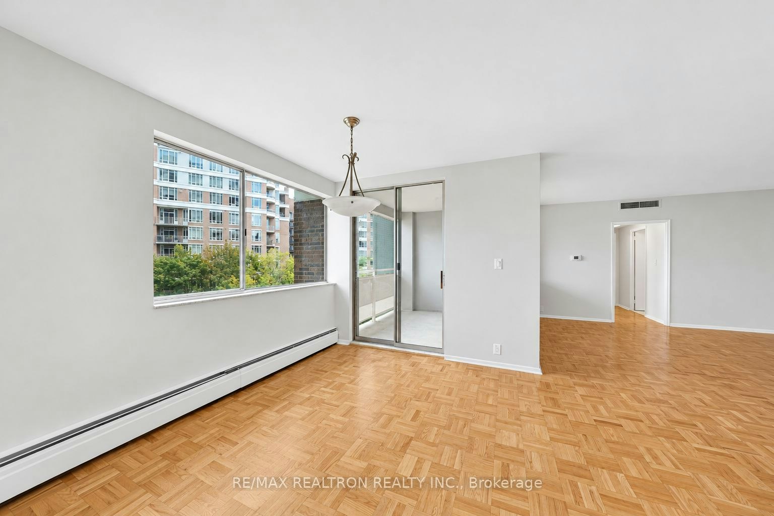 1104-9 Deer Park Crescent, Toronto, ON, M4V 2C4 - 4