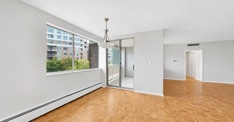 1104-9 Deer Park Crescent, Toronto, ON, M4V 2C4 - 4