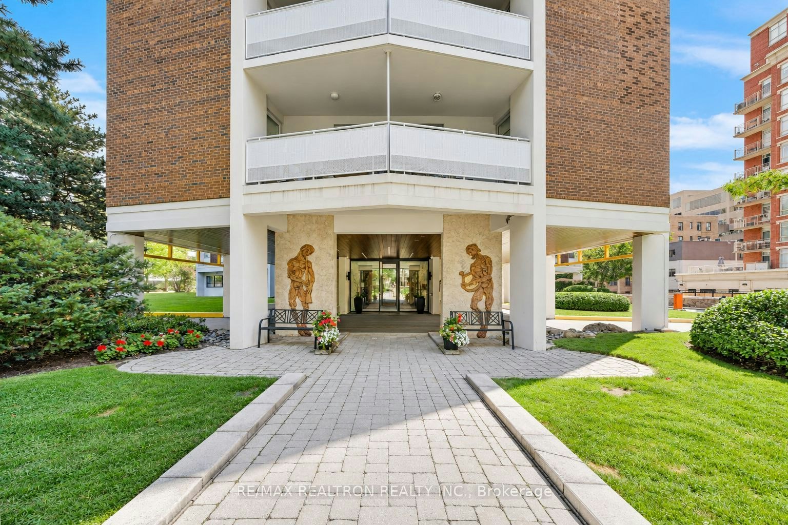 1104-9 Deer Park Crescent, Toronto, ON, M4V 2C4 - 21