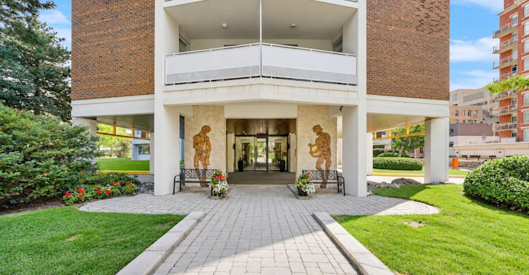 1104-9 Deer Park Crescent, Toronto, ON, M4V 2C4 - 21