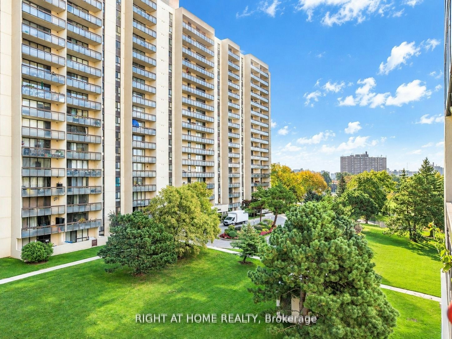 701-177 Linus Road, Toronto, ON, M2J 4S5 - 2