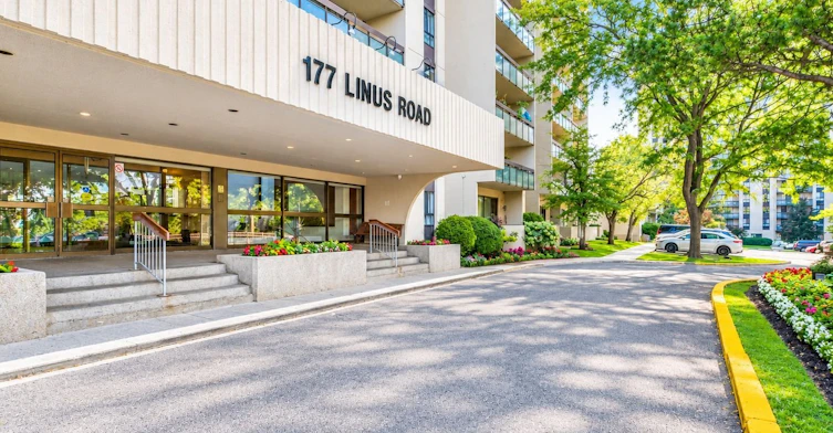 701-177 Linus Road, Toronto, ON, M2J 4S5