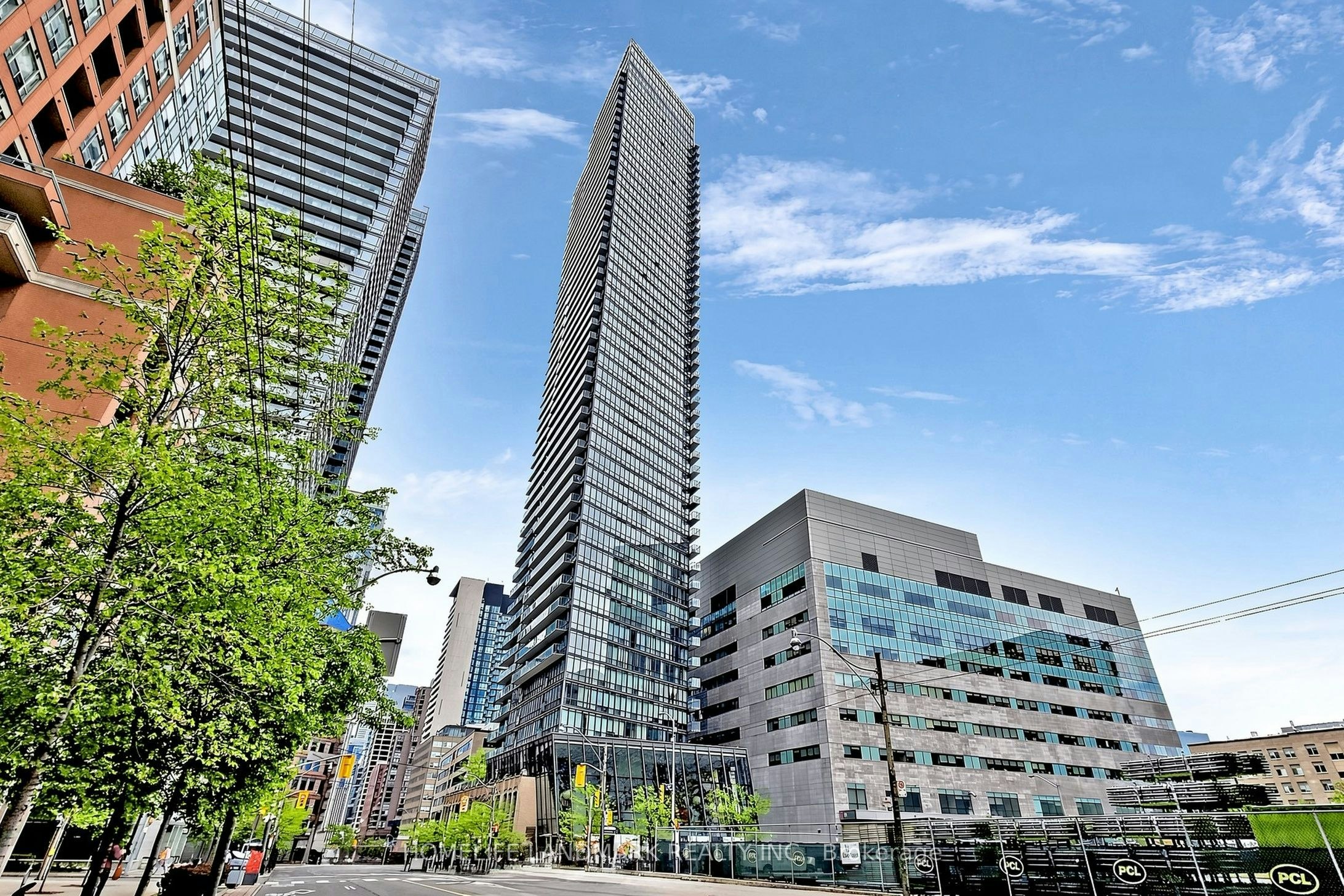 204-832 Bay Street, Toronto, ON, M5S 1Z6