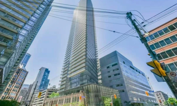 204-832 Bay Street