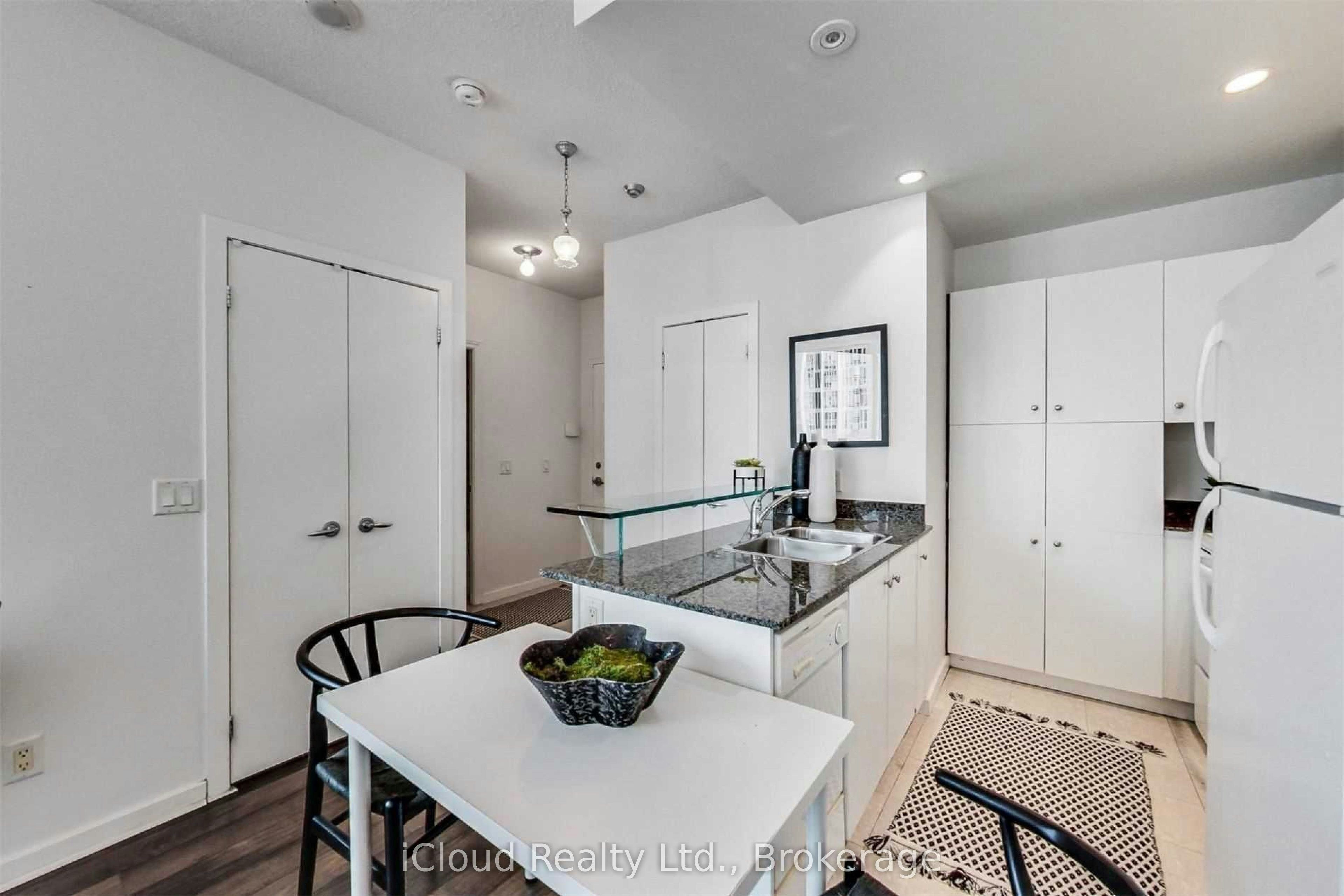 2501-208 Queens Quay, Toronto, ON, M5J 2Y5 - 4