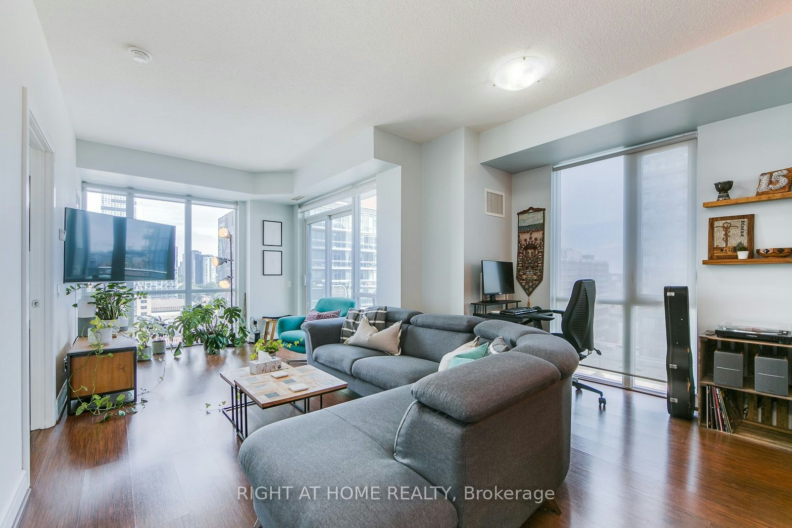 S1201-112 George Street, Toronto, ON, M5A 4P8 - 4