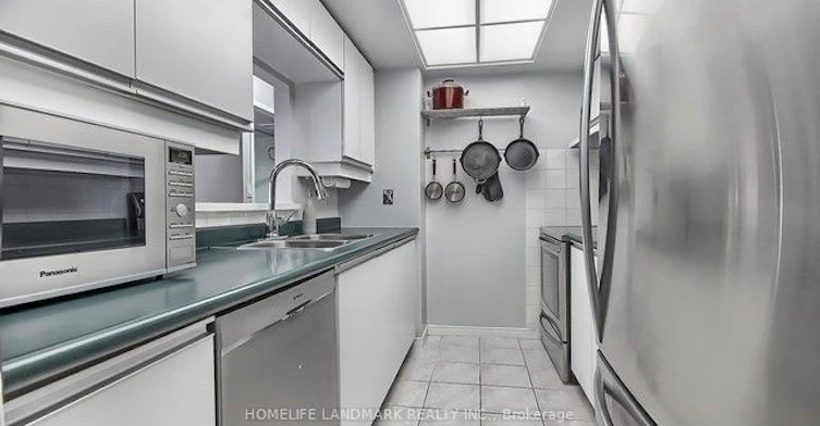 702-5 Concorde Place, Toronto, ON, M3C 3M8 - 4