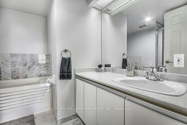 702-5 Concorde Place, Toronto, ON, M3C 3M8 - 6