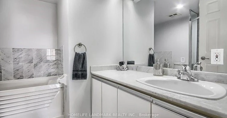 702-5 Concorde Place, Toronto, ON, M3C 3M8 - 6