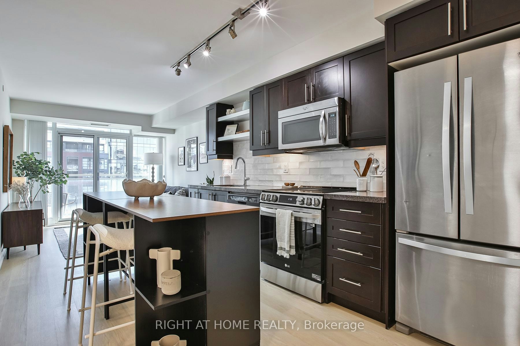 1623-525 Adelaide Street W, Toronto, ON, M5V 0N7