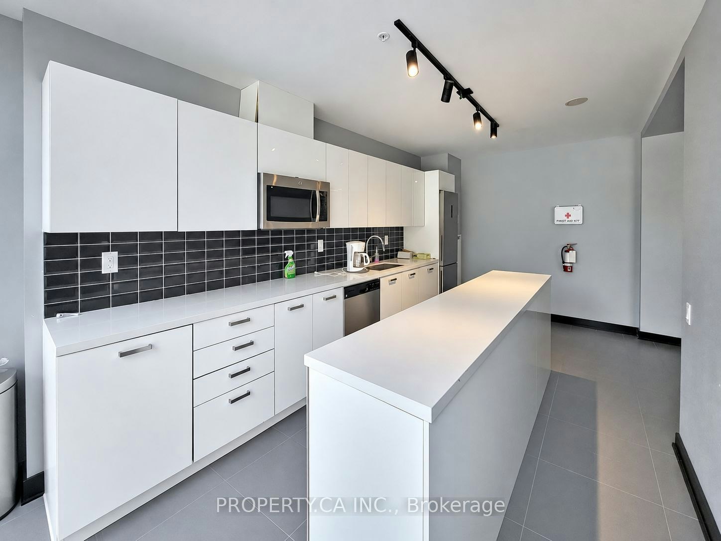 827-39 Brant Street, Toronto, ON, M5V 0M8 - 11