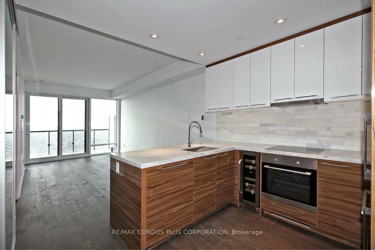 3811-488 University Avenue, Toronto, ON, M5G 0C1 - 2