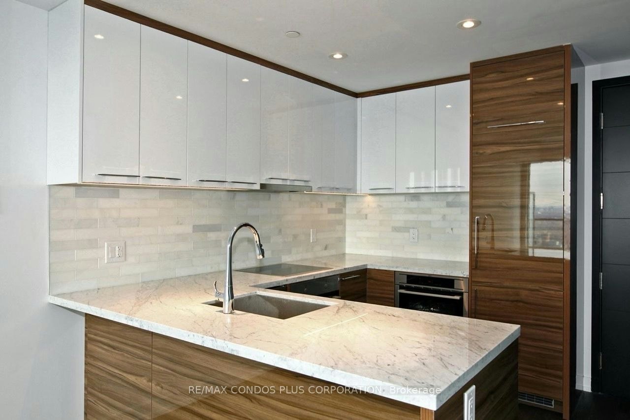 3811-488 University Avenue, Toronto, ON, M5G 0C1 - 3
