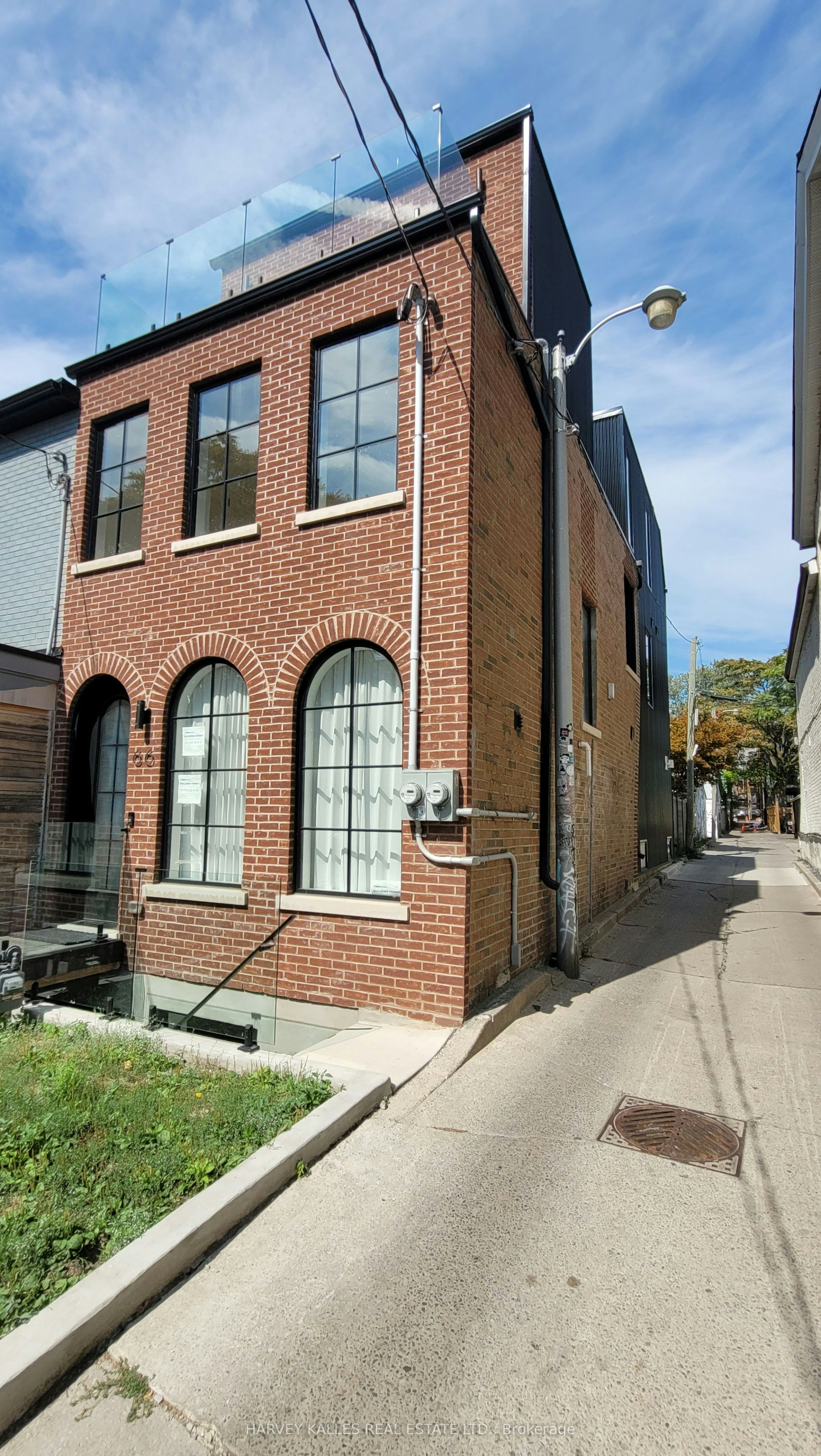 Lower-66 Argyle Street, Toronto, ON, M6J 1N9