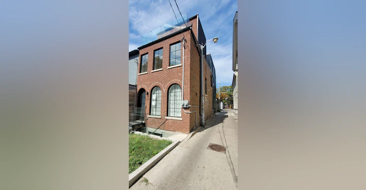 Lower-66 Argyle Street, Toronto, ON, M6J 1N9