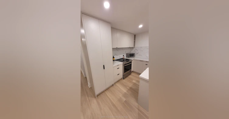 Lower-66 Argyle Street, Toronto, ON, M6J 1N9 - 6