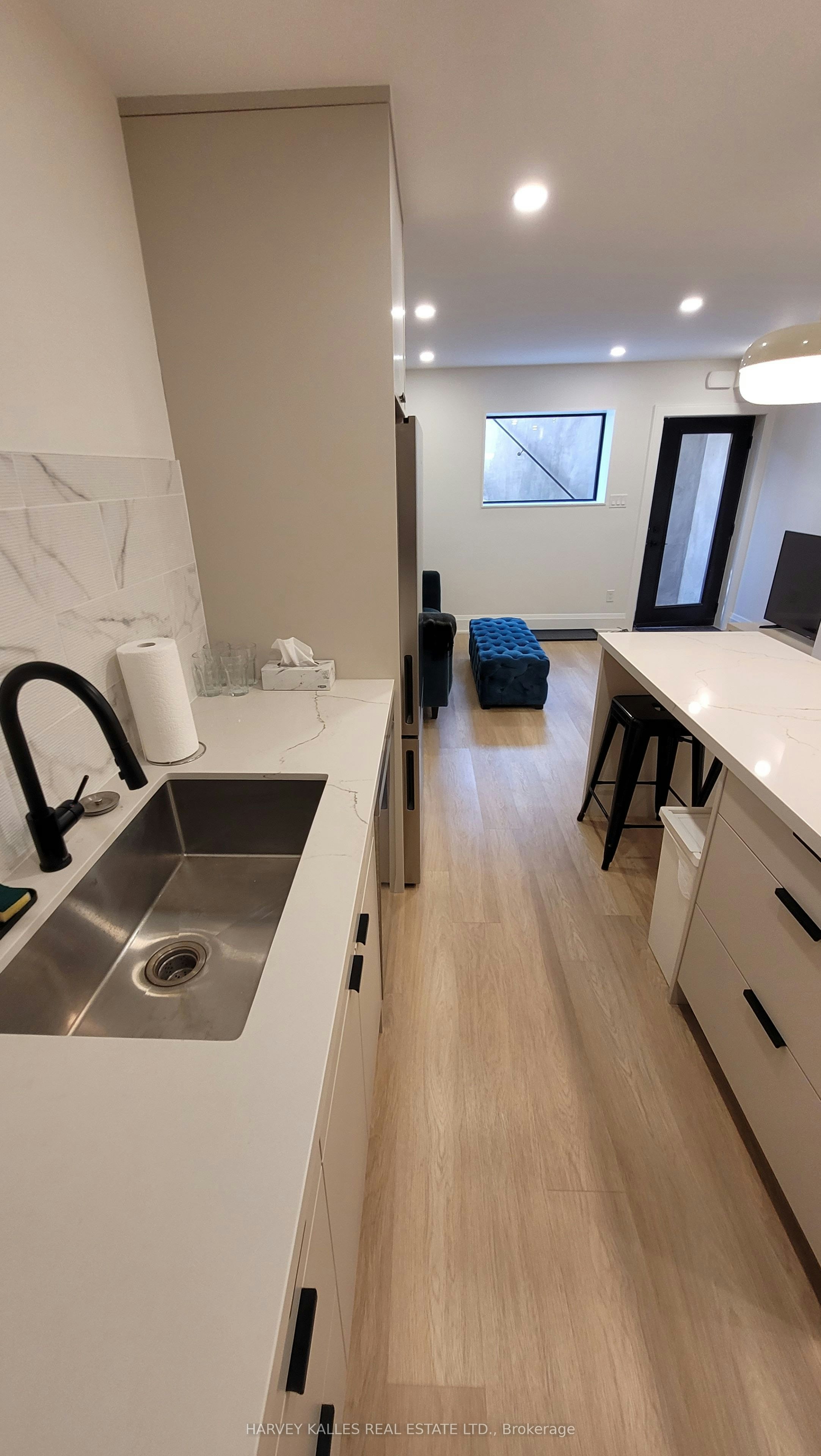 Lower-66 Argyle Street, Toronto, ON, M6J 1N9 - 7