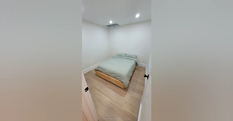 Lower-66 Argyle Street, Toronto, ON, M6J 1N9 - 11