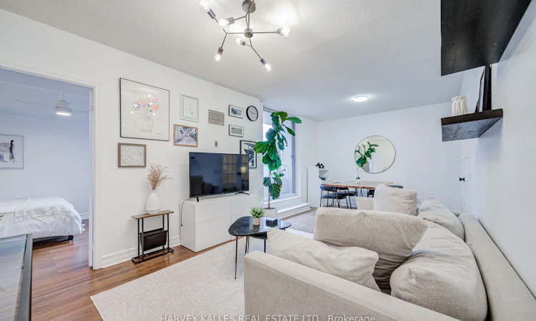 910-5 Rosehill Avenue