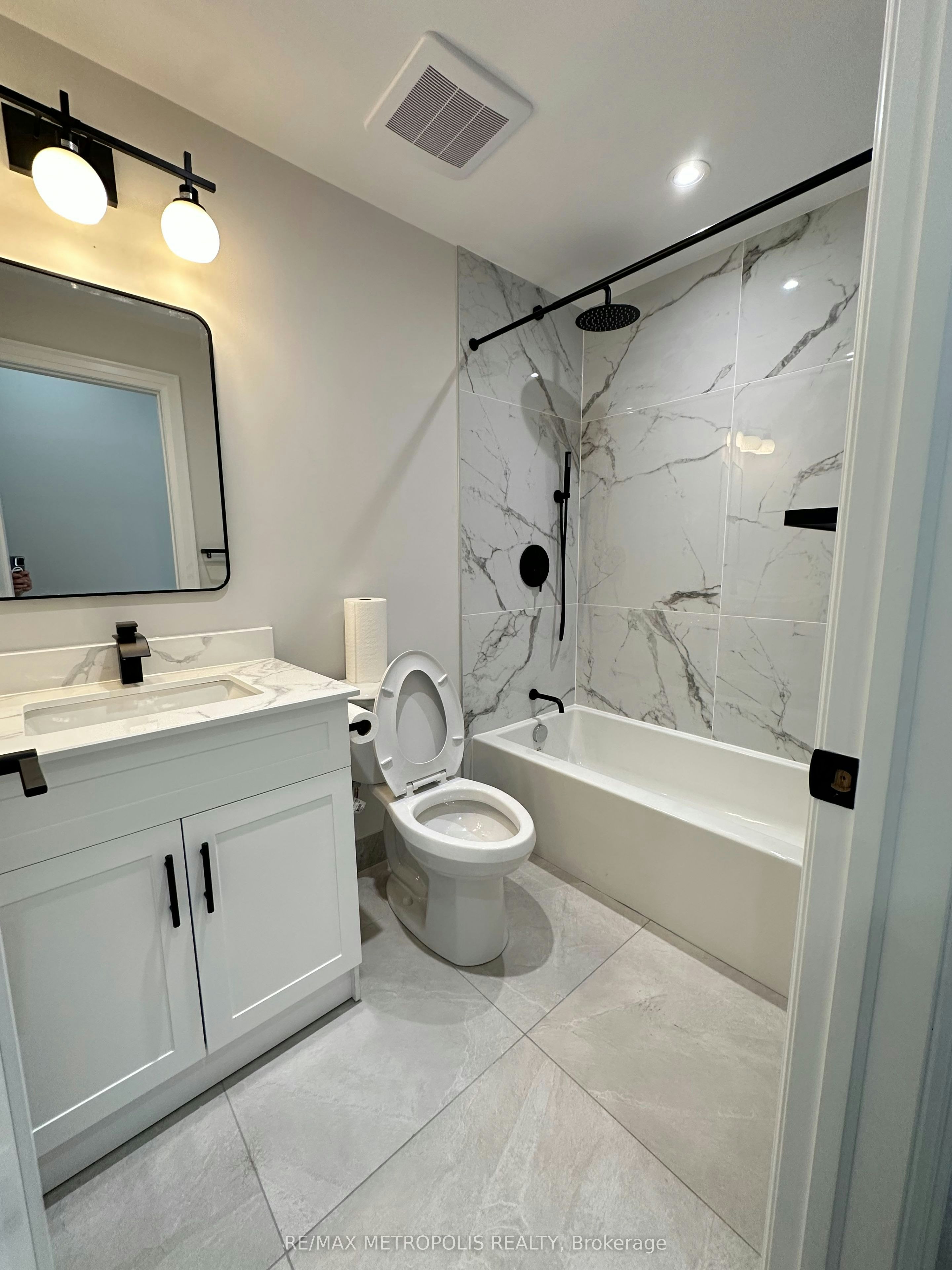 94 Saint Clarens Avenue, Toronto, ON, M6K 2S5 - 6