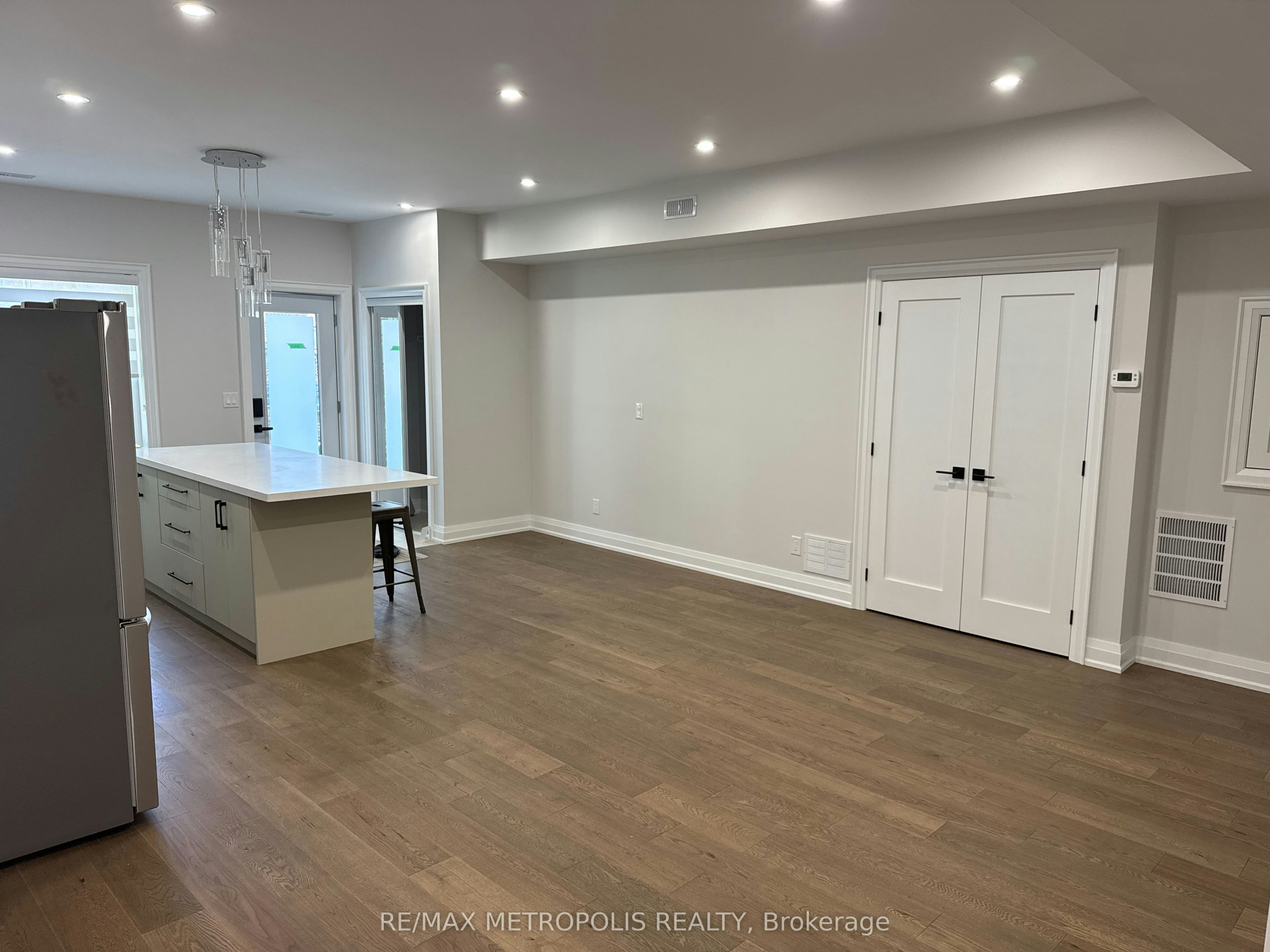 94 Saint Clarens Avenue, Toronto, ON, M6K 2S5 - 9