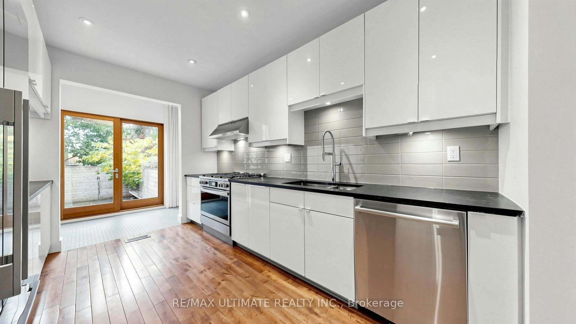 5 Collahie Street, Toronto, ON, M6J 1T6 - 3