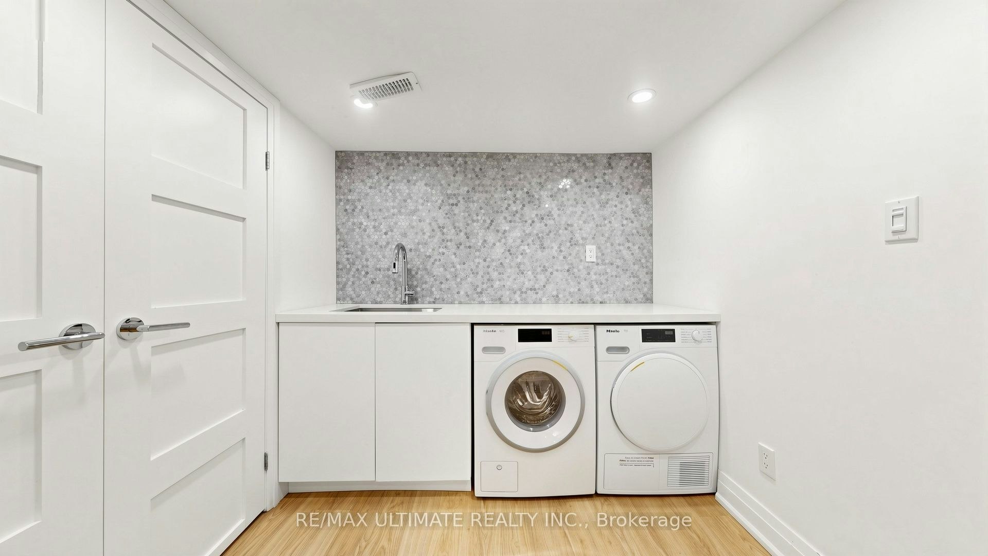 5 Collahie Street, Toronto, ON, M6J 1T6 - 38