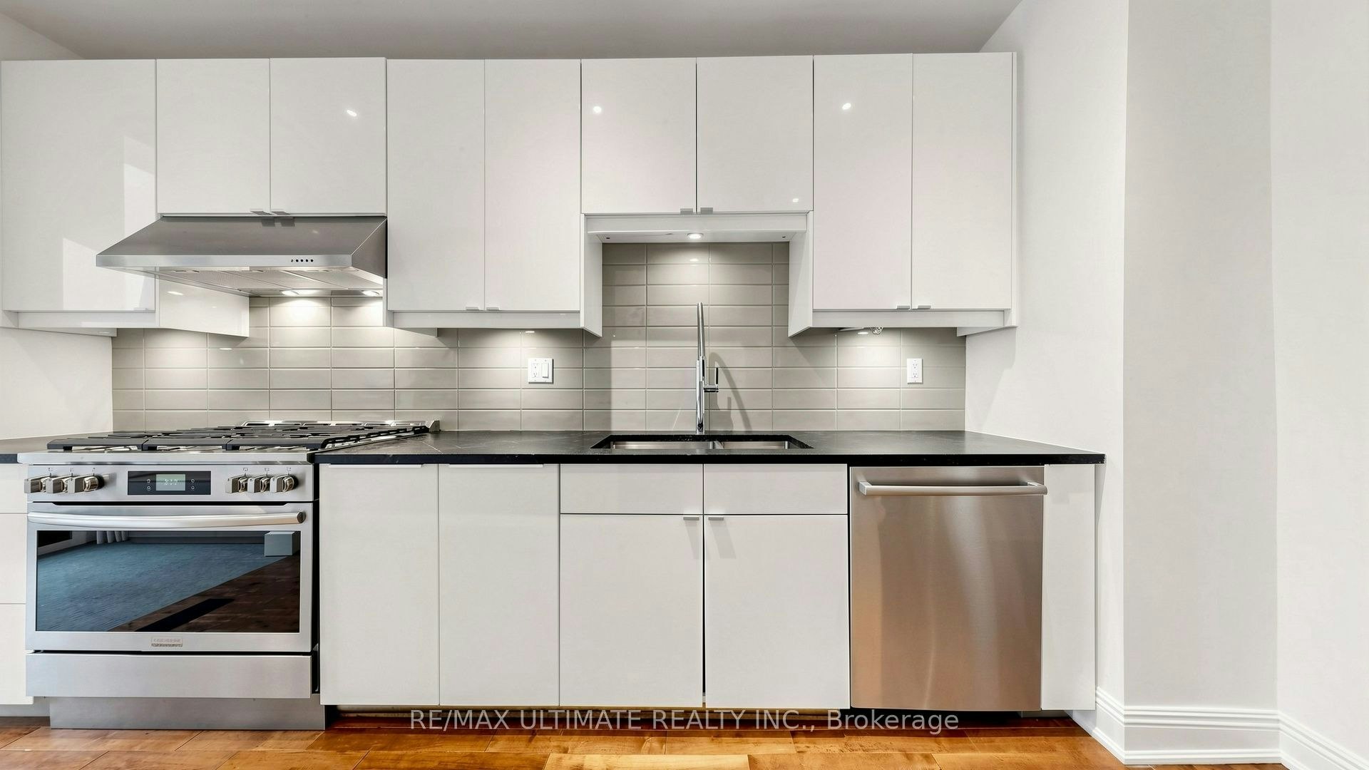 5 Collahie Street, Toronto, ON, M6J 1T6 - 4