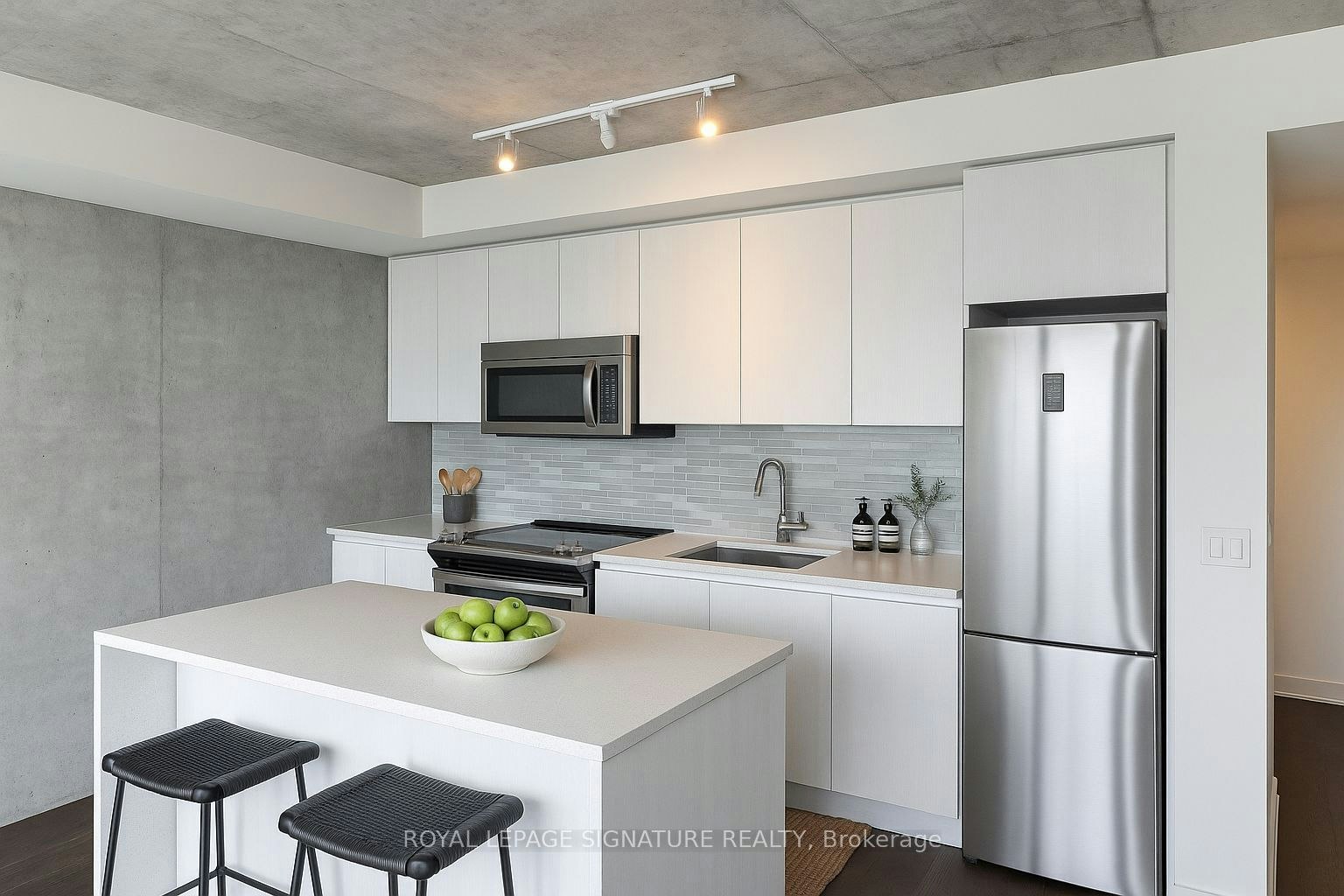 1004-111 Bathurst Street, Toronto, ON, M5V 2R1 - 3
