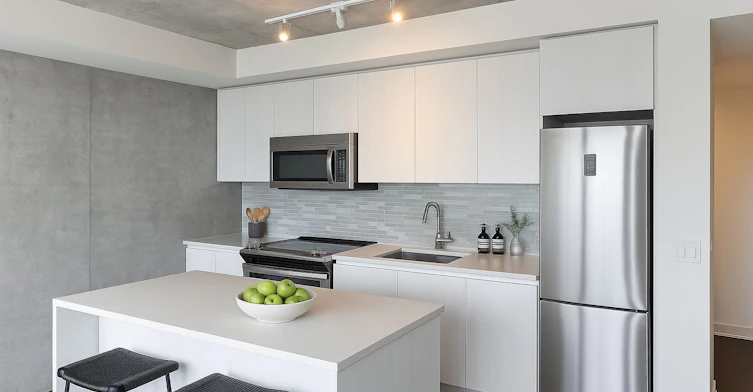 1004-111 Bathurst Street, Toronto, ON, M5V 2R1 - 3
