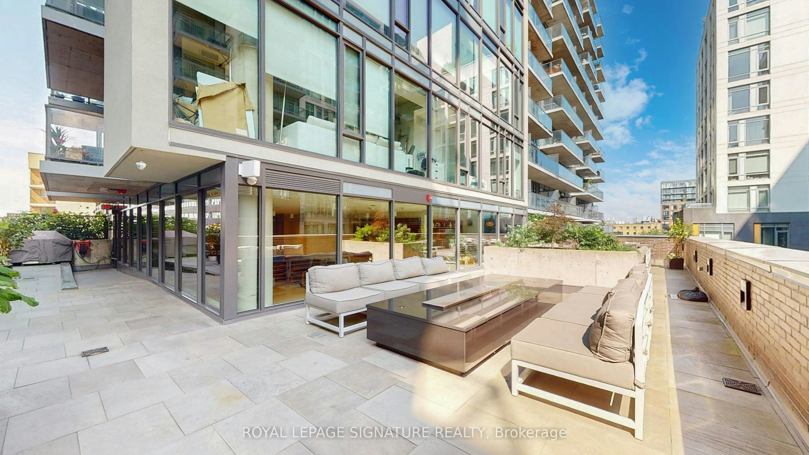 1004-111 Bathurst Street, Toronto, ON, M5V 2R1 - 17