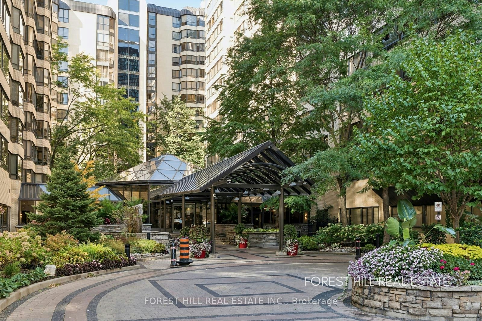 301B-195 St. Patrick Street, Toronto, ON, M5R 2Y8