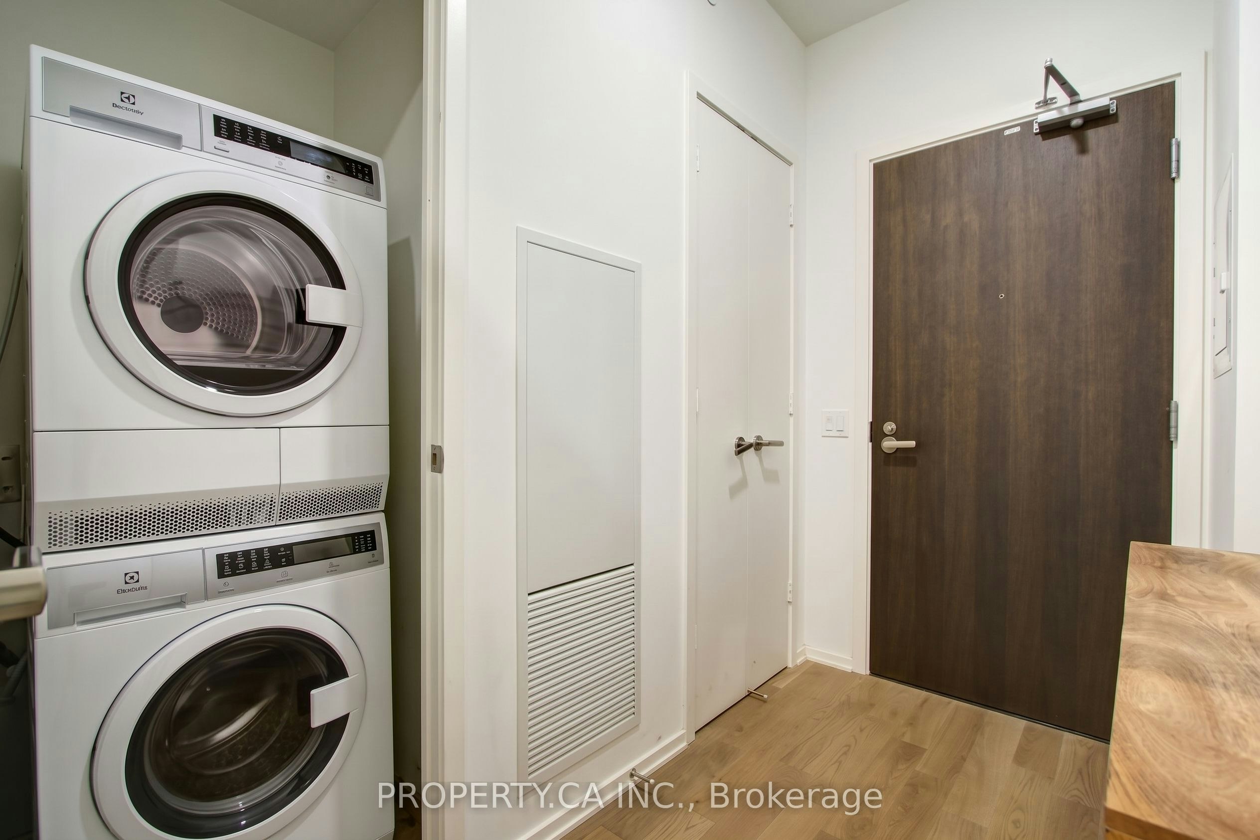 716-12 Bonnycastle Street, Toronto, ON, M5A 3Y4 - 4