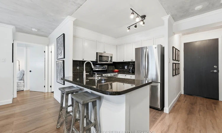 705-600 Queens Quay W