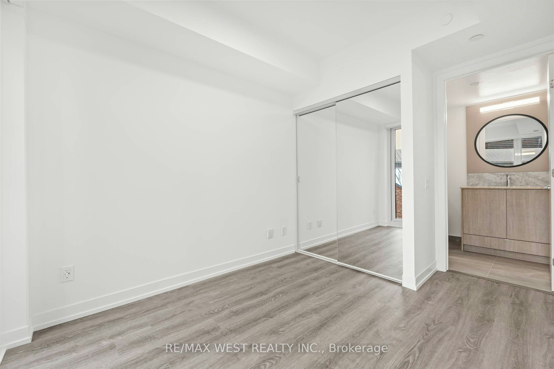 906-771 Yonge Street, Toronto, ON, M4W 0B8 - 13