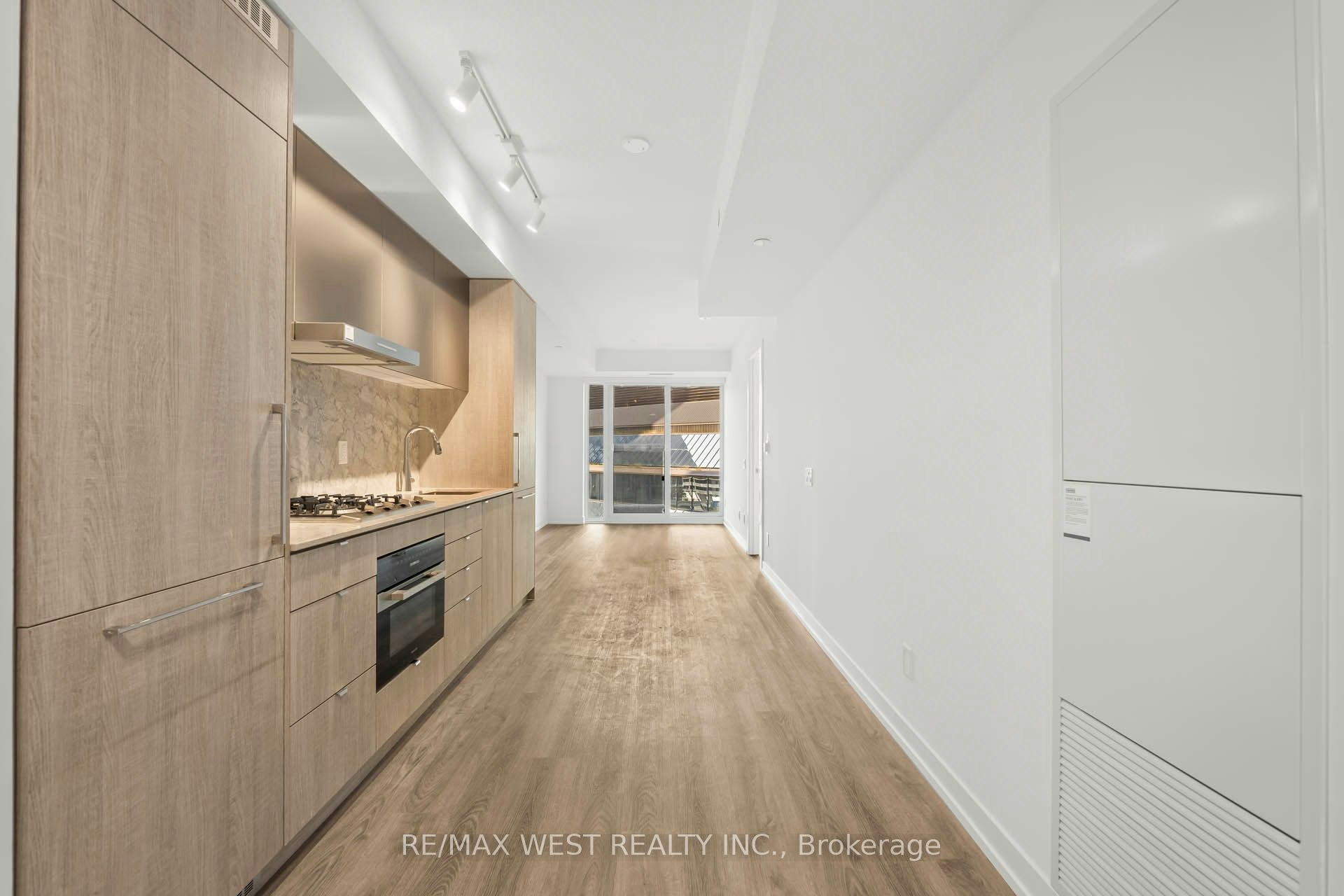 906-771 Yonge Street, Toronto, ON, M4W 0B8 - 2
