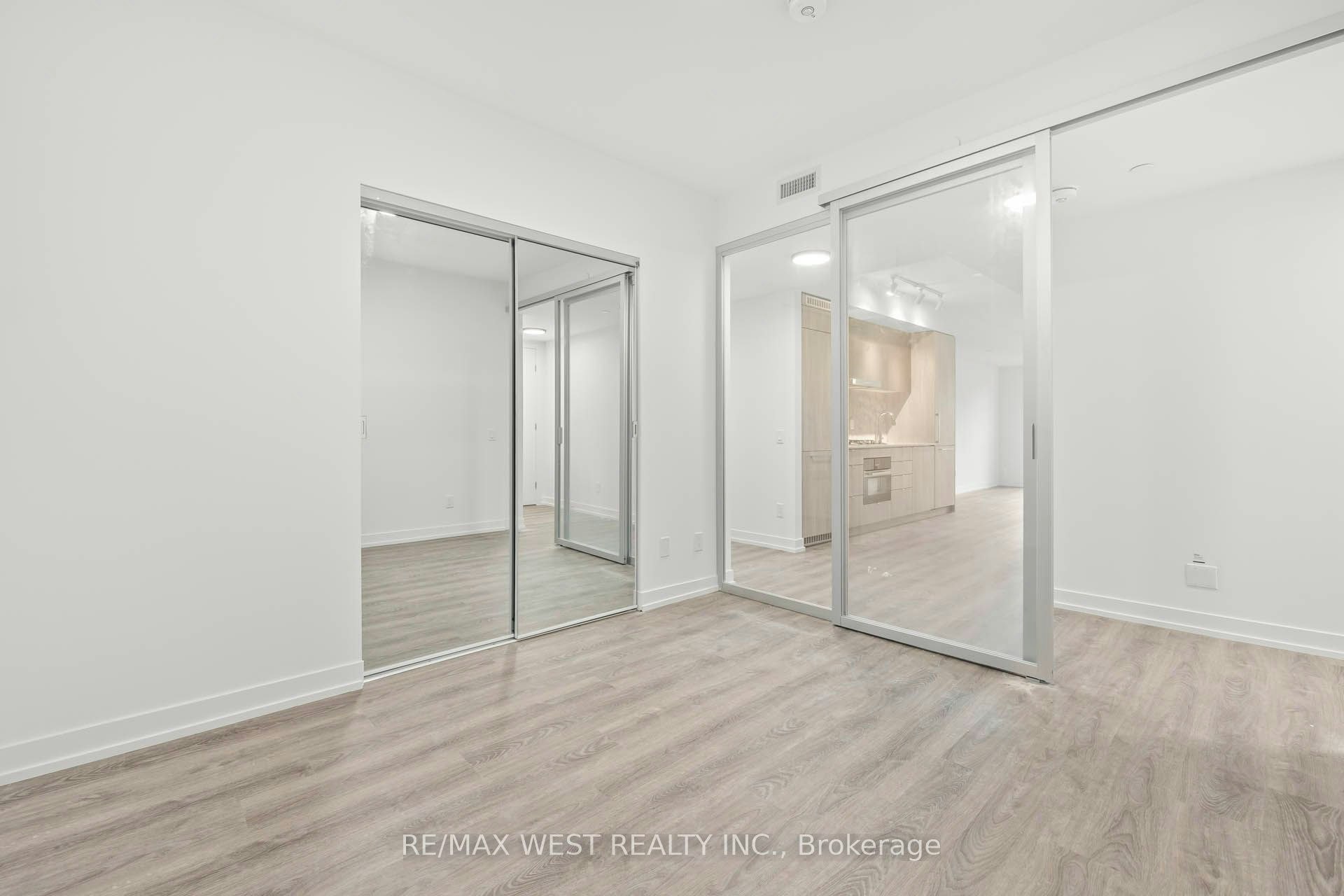 906-771 Yonge Street, Toronto, ON, M4W 0B8 - 16