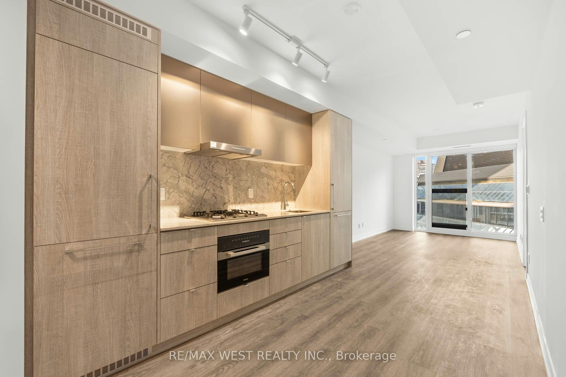 906-771 Yonge Street, Toronto, ON, M4W 0B8