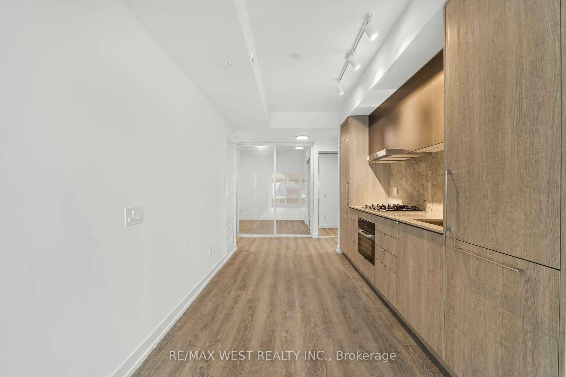 906-771 Yonge Street, Toronto, ON, M4W 0B8 - 5