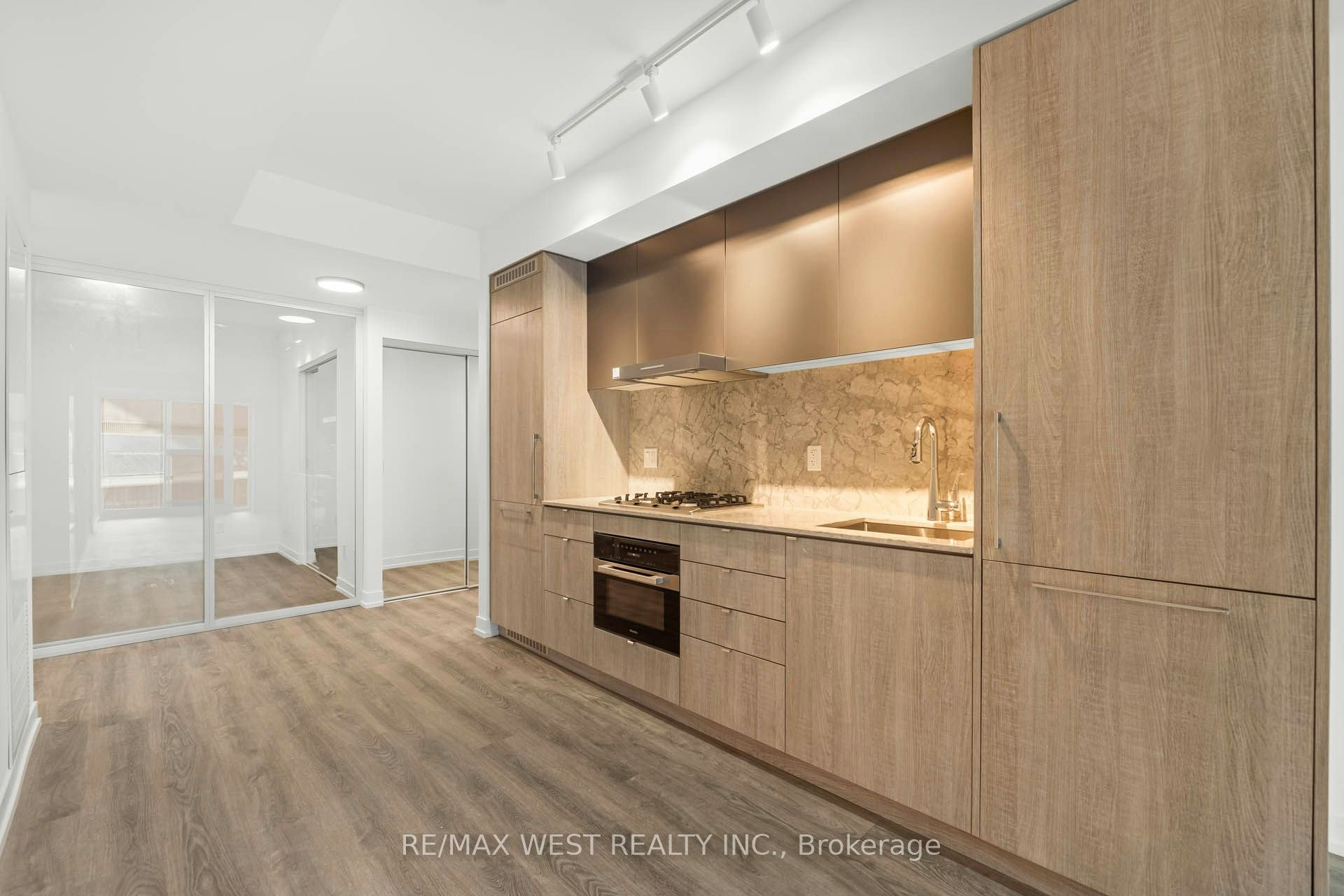 906-771 Yonge Street, Toronto, ON, M4W 0B8 - 4