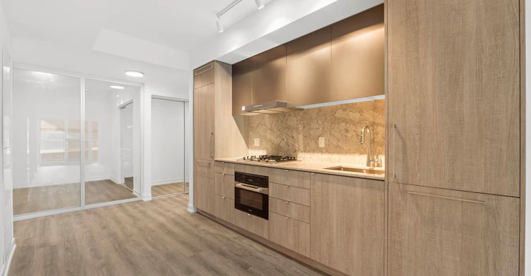 906-771 Yonge Street, Toronto, ON, M4W 0B8 - 4