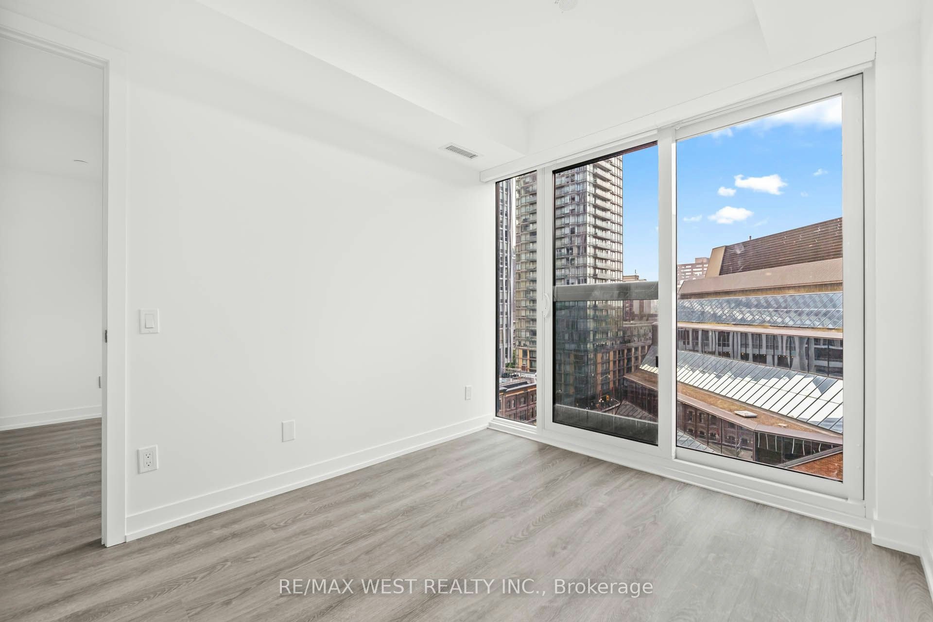 906-771 Yonge Street, Toronto, ON, M4W 0B8 - 12