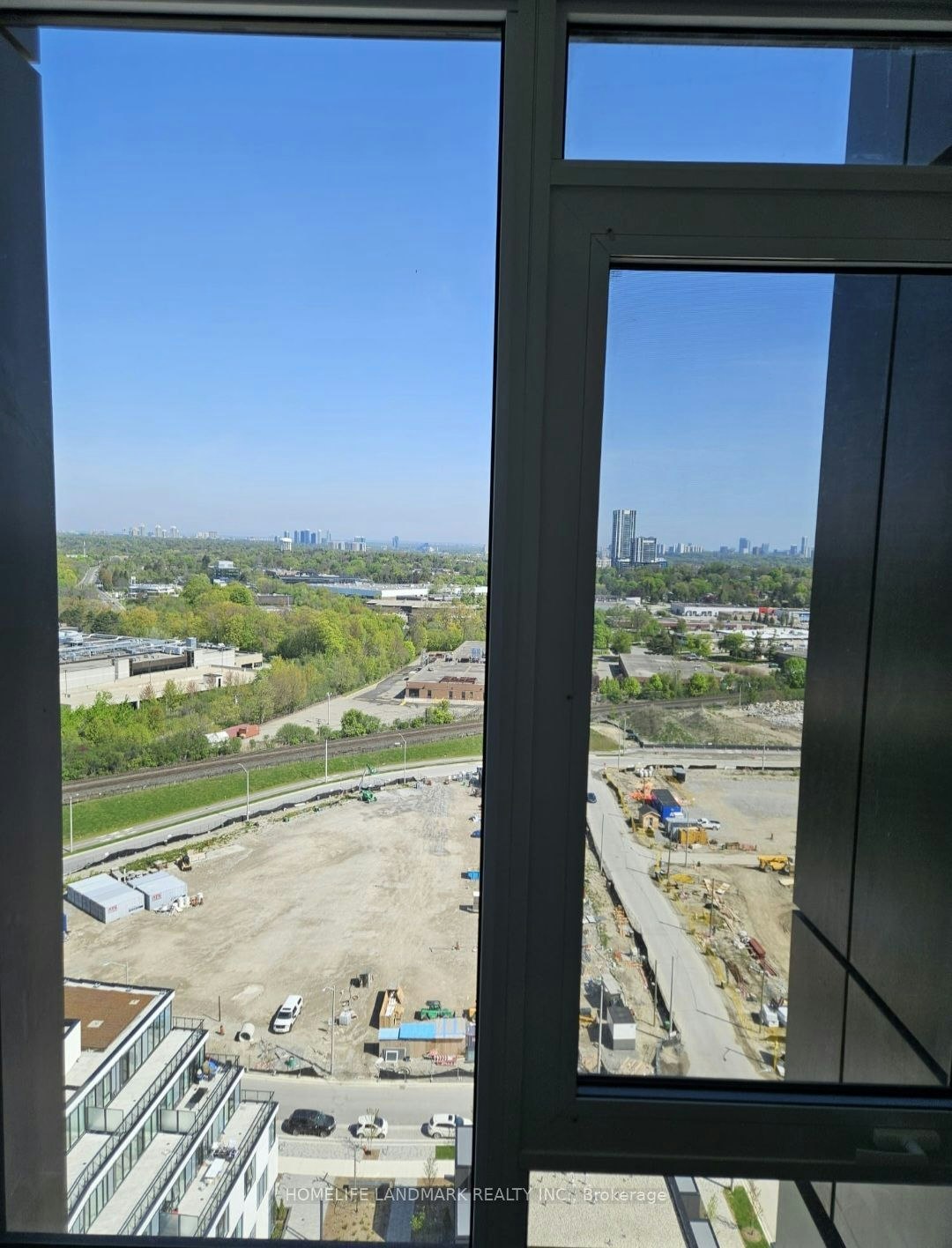 2004-5 Quarrington Lane, Toronto, ON, M3C 0S5