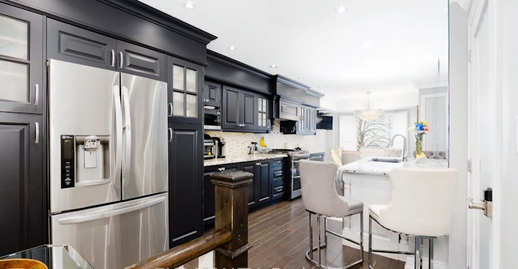 Main-321 Mutual Street, Toronto, ON, M4Y 1X6