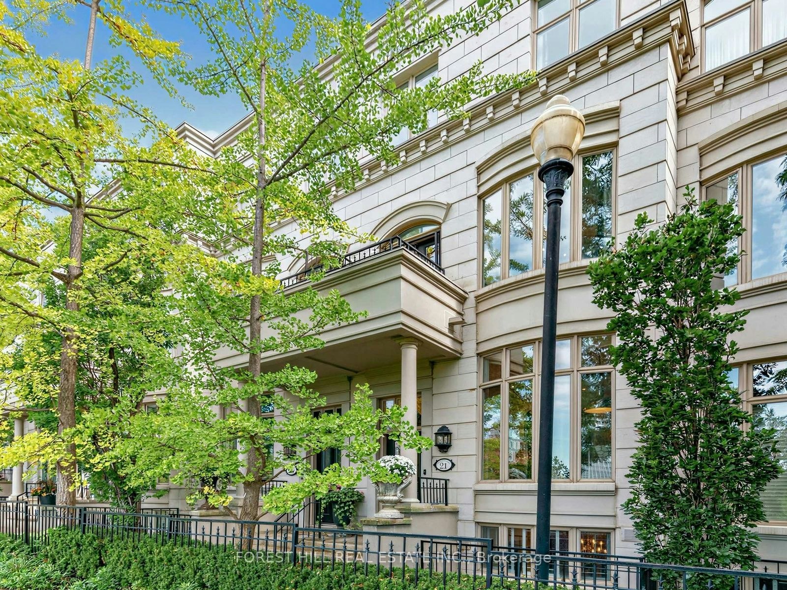 21-260 Russell Hill Road, Toronto, ON, M4V 2T3